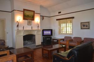 Jacaranda Lake Elementaita Lodge的休息区