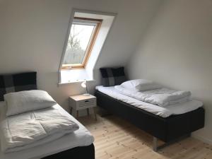Un pat sau paturi într-o cameră la Det Gamle Apothek
