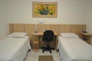 Cama ou camas em um quarto em Argentin Palace Hotel