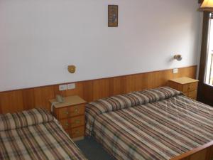 Un pat sau paturi într-o cameră la Albergo Pensione Serenetta