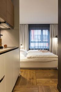 מיטה או מיטות בחדר ב-SMARTments business Wien Hauptbahnhof - Serviced Apartments