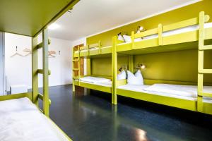 Postel nebo postele na pokoji v ubytování Jugendherberge Lenggries