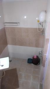 Bathroom sa Rann Resort Dholavira