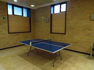 Stolní tenis v ubytování Euba Hotel nebo okolí