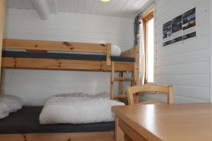 Giường trong phòng chung tại Hytte Camp Nordkapp - BaseCamp +58 ảnh