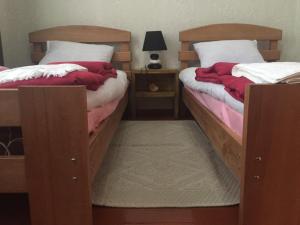 Un pat sau paturi într-o cameră la Kastle