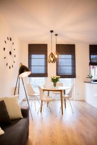 Część wypoczynkowa w obiekcie Apartamenty City View od WroclawApartament-pl