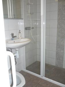 Koupelna v ubytování Enevägen 9