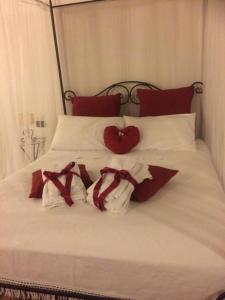 A bed or beds in a room at La terrazza fio...Rita