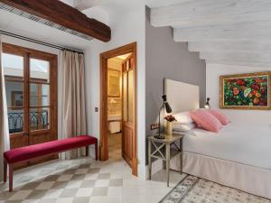 Posteľ alebo postele v izbe v ubytovaní Hotel Gloria de Sant Jaume