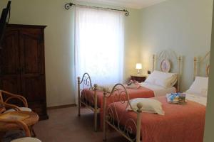 A bed or beds in a room at La terrazza fio...Rita