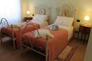 A bed or beds in a room at La terrazza fio...Rita