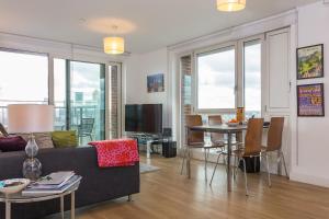 East London Apartment with London Views休息區