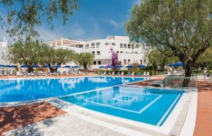 Bazén v ubytování Hotel Torre Oliva nebo v jeho okolí