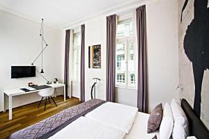 TV a/nebo společenská místnost v ubytování Hotel Golden Crown
