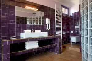 a bathroom with a sink and a mirror at B&B 7 Vizi in Colà di Lazise