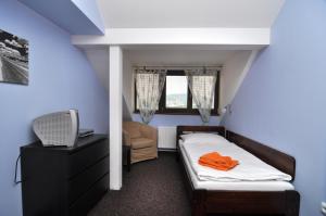 Letto o letti in una camera di Hotel U Zlatého býka