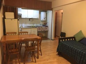 a kitchen and dining room with a table and a couch at Mendoza pleno centro in Mendoza