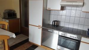 Kuchnia lub aneks kuchenny w obiekcie Ferienwohnung Haus Cerny