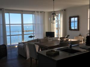 a living room with a couch and a table at Port rive gauche Oyat in Marseillan
