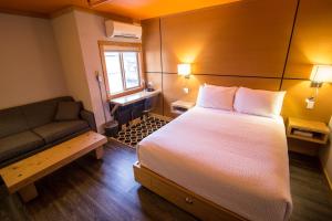 Voodi või voodid majutusasutuse Adventure Hotel toas