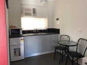 Kuchyň nebo kuchyňský kout v ubytování Motel Lodge