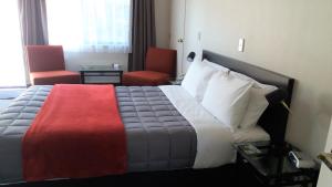 Postel nebo postele na pokoji v ubytování Bay Palm Motel