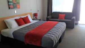 Postel nebo postele na pokoji v ubytování Bay Palm Motel