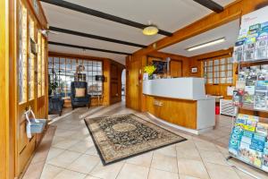 a lobby of a store with a rug on the floor at Oakwood Manor Motor Lodge in Auckland