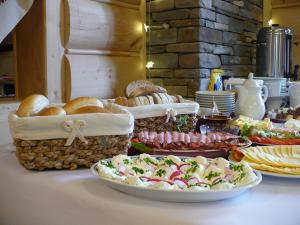 Jedlo v ubytovaní bed & breakfast alebo blízkom okolí