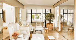 Гостиная зона в Marbella Club Hotel · Golf Resort & Spa
