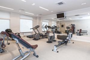 Posilňovňa alebo fitness centrum v ubytovaní Apartamenty Sun & Snow Playa Baltis z sauną