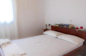 A bed or beds in a room at Pelagion II Sea Coral - Beachfront holiday home