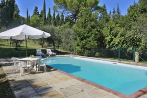 Bazén v ubytování Villa La Capanna nebo v jeho okolí