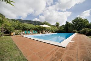 בריכת השחייה שנמצאת ב-Villa Teto או באזור