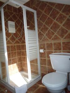 Achill Sound Holiday Village tesisinde bir banyo