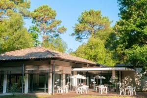 Το κτήριο όπου στεγάζεται  το ξενοδοχείο διαμερισμάτων