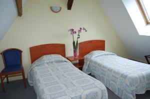 Кровать или кровати в номере Appart'hôtel La Suze sur Sarthe