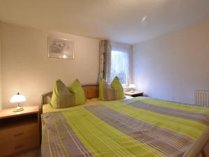 Cama o camas de una habitación en Cozy Apartment in Boltenhagen Germany near Beach