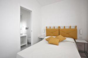 A bed or beds in a room at Argonauti Residence