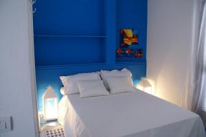 A bed or beds in a room at Argonauti Residence