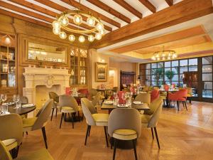 a restaurant with tables and chairs and a fireplace at Hotel Gloria de Sant Jaume in Palma de Mallorca