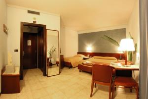 Postel nebo postele na pokoji v ubytování Hotel Forum