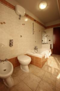 Koupelna v ubytování Hotel Forum