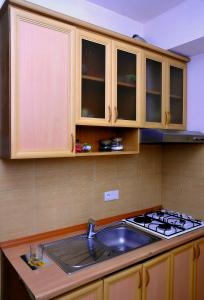 Kuhinja oz. manjša kuhinja v nastanitvi MGA Hostel & Tours