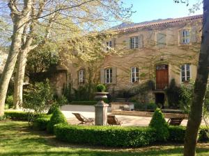Κήπος έξω από το B&B Maison d'Hôtes - Château de Jouques
