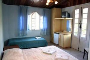 Giường trong phòng chung tại Pousada Bariloche