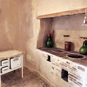 A kitchen or kitchenette at Cave Rooms Sassi