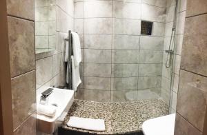 Un baño de Lamb Inn Guesthouse