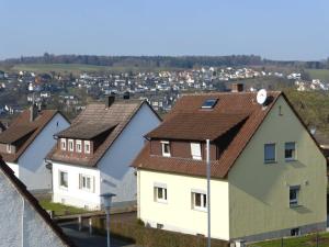 a group of houses in a city at Ferienwohnung Baier in Erbach im Odenwald
